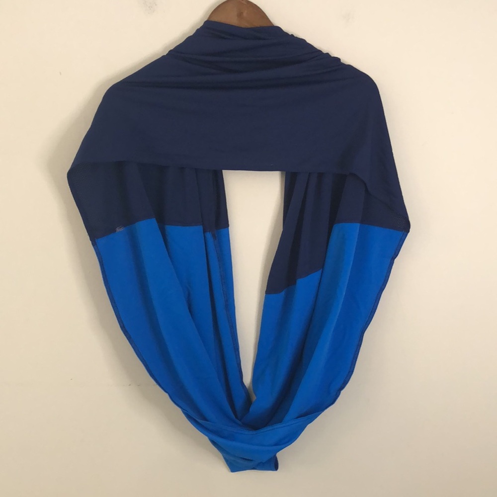 Fabletics outdoor athletic infinity scarf in navy & royal blue soft stretch OS